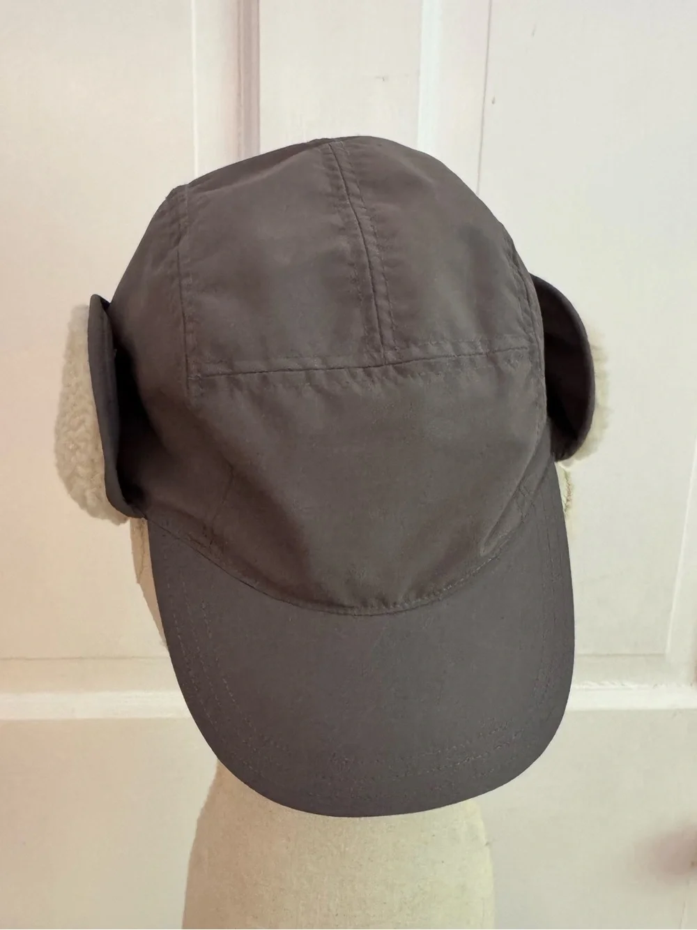 Kids Lands' End Cream Sherpa-Lined Warm Hat with Gray Trim Top Size Small Medium